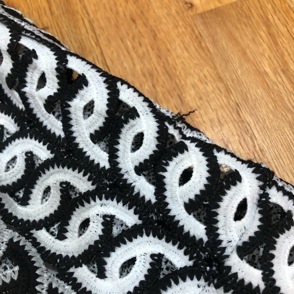 Blithe white and black crop top - Picture 9 of 15